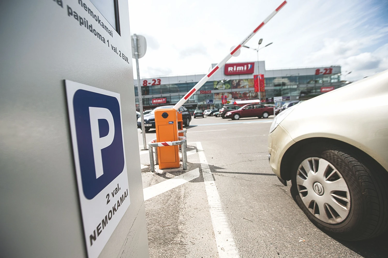 Jeigu automatinė užtvarų sistema Vilniuje, Savanorių pr. bus veiksminga, „Rimi“ planuoja jas įrengti ir kitų prekybos centrų aikštelėse.
JUDITOS GRIGELYTĖS (vž) NUOTR.