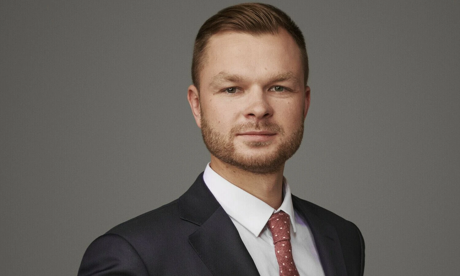 Artūras Tukleris – advokatų kontoros „Glimstedt“ vyresnysis teisininkas, darbo teisės ekspertas, besispecializuojantis ginčų, migracijos ir darbo teisės srityse.