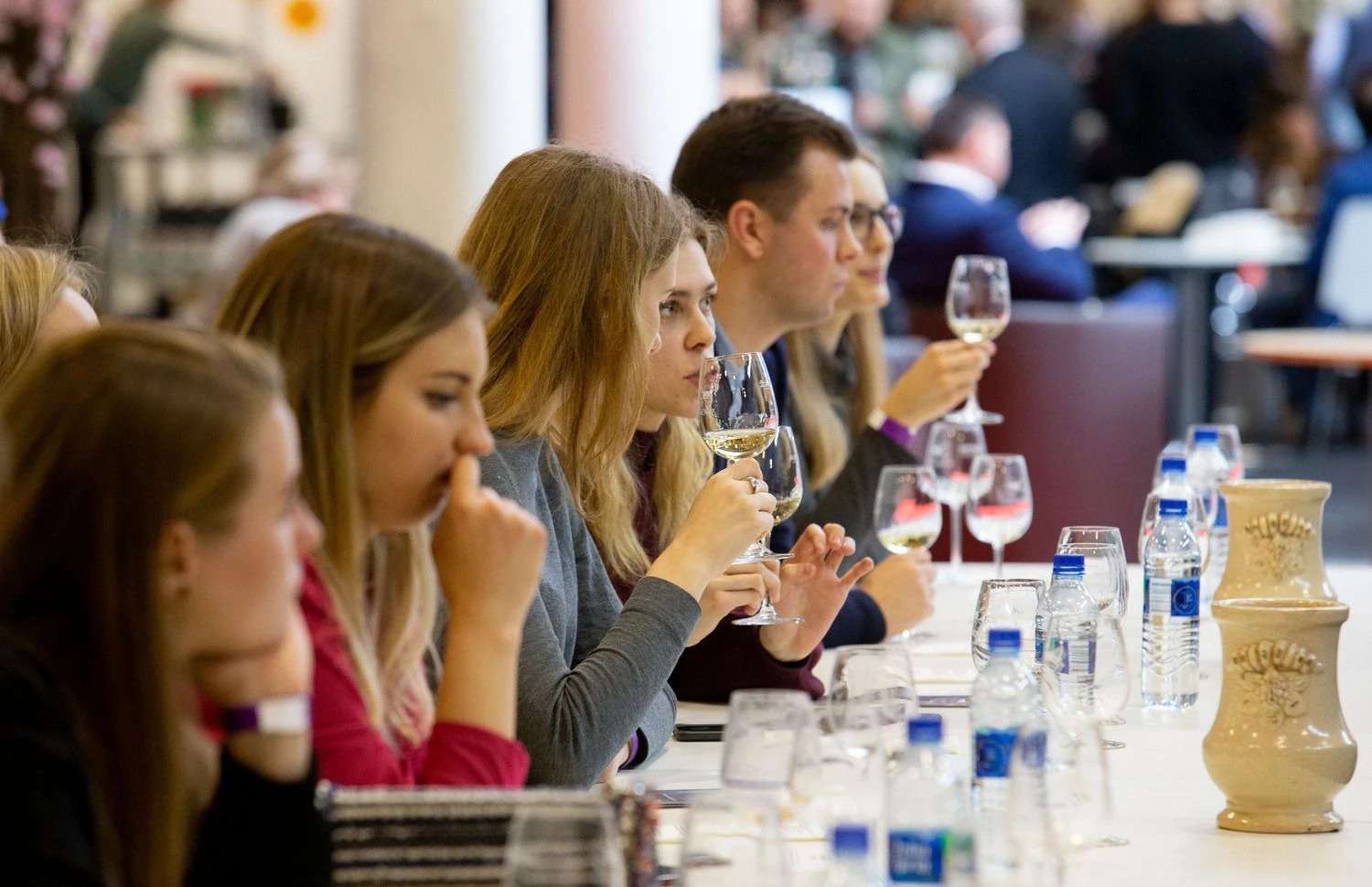 Kol nėra akivaizdinio mokymosi galimybių, edukacija persikėlė į virtualias erdves. Nuotraukoje - „Vyno dienos 2019“. Juditos Grigelytės (VŽ) nuotr.