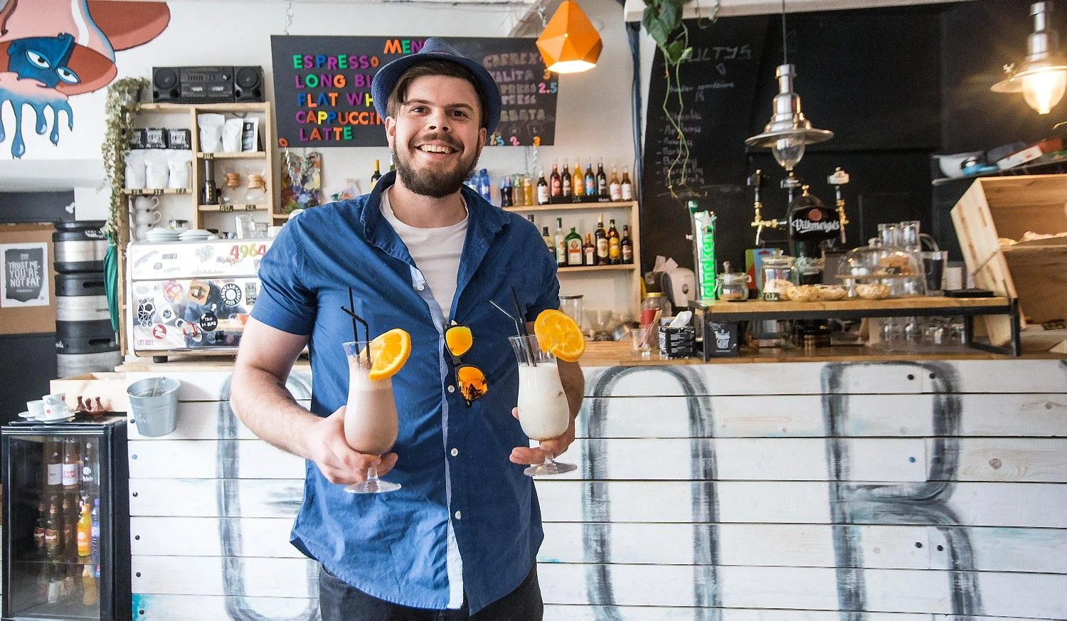 Domantas Juškevičius, UAB „Kaselis“, valdančios barą „Morning Glory“ direktorius: „Mes patys esame hipsteriai. Tad natūralu, kad mūsų lankytojai dažniausiai irgi panašūs į mus.“
JUDITOS GRIGELYTĖS (VŽ) NUOTR.

