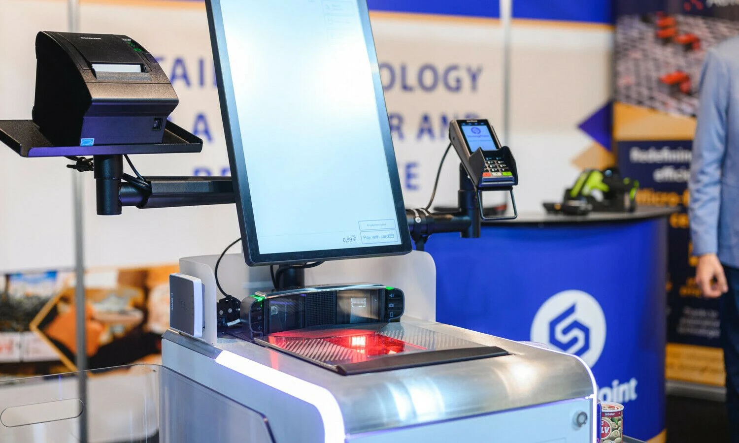 StrongPoint savitanos kasa su įdiegtu AI produktų atpažinimo įrankiu.