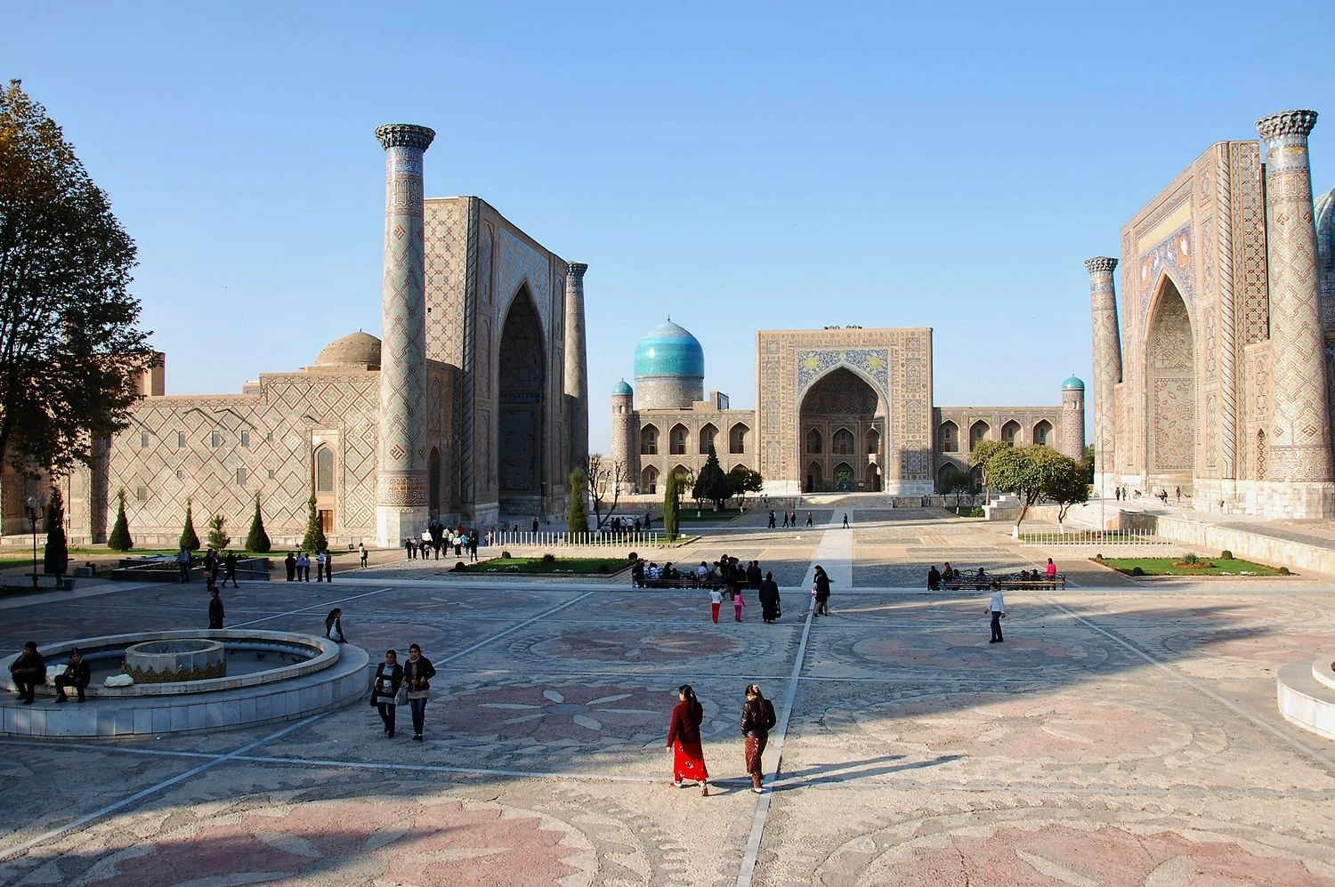 Samarkandas – trečiasis pagal dydį Uzbekistano miestas ir Samarkando provincijos sostinė. 