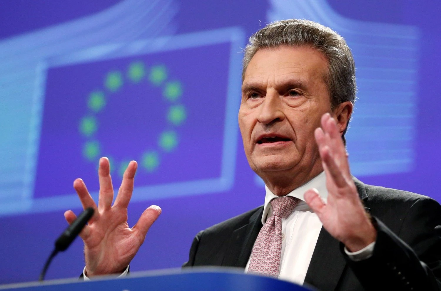 Guntheris Oettingeris, už ES biudžetą atsakingas Europos Komisijos narys. Francois Lenoir („Reuters“ / „Scanpix“) nuotr.
