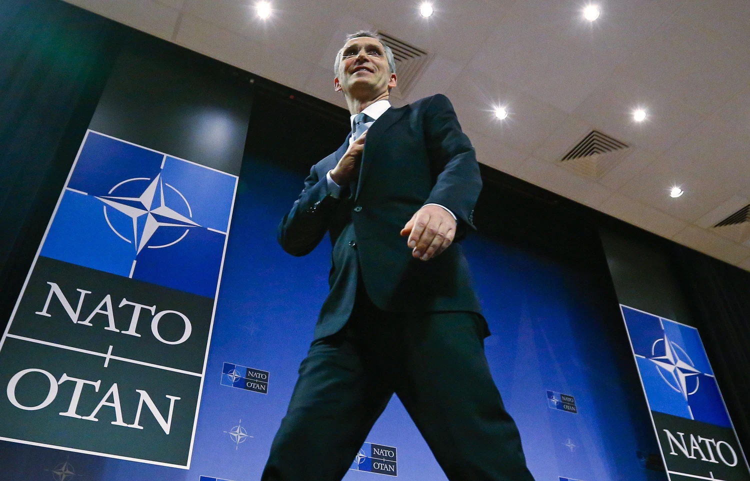 NATO Secretary General Jens Stoltenberg leaves the room after a news conference during a NATO defence ministers meeting at the Alliance's headquarters in Brussels, Belgium February 10, 2016.  REUTERS / Yves Herman