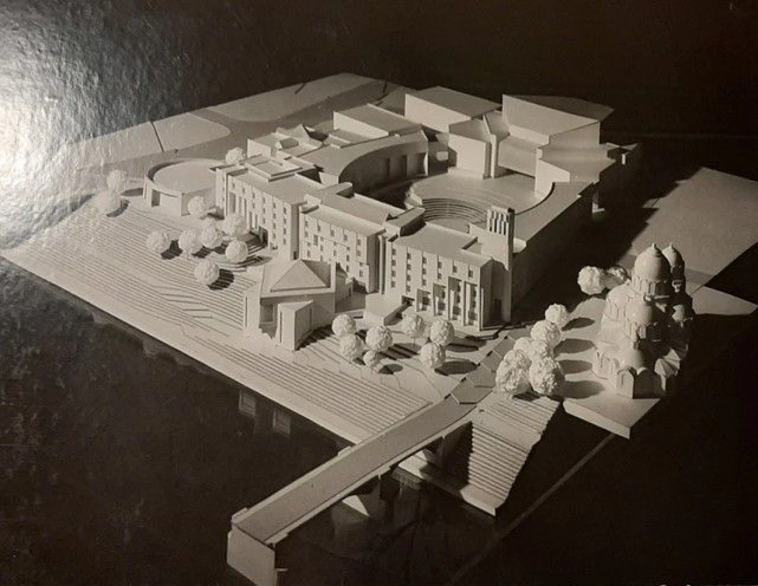 Konservatorijos rūmai Žvėryne, archit. Vytautas Edmundas Čekanauskas, 1985–1988, maketo nuotrauka. V. E. Čekanausko šeimos archyvo nuotr.