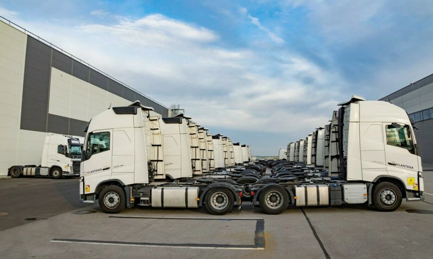 Kelių transporto eksportas leidžia visam sektoriui sukurti 11,2% šalies BVP. Algimanto Kalvaičio nuotr.