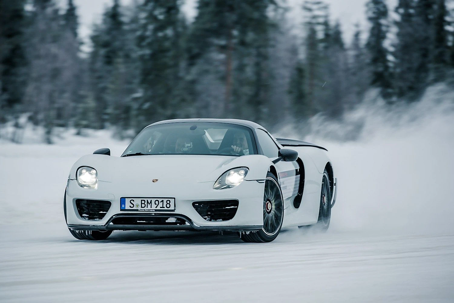 „Porsche“ vairavimo akademijos žiemos mokymai. Gamintojo nuotr.