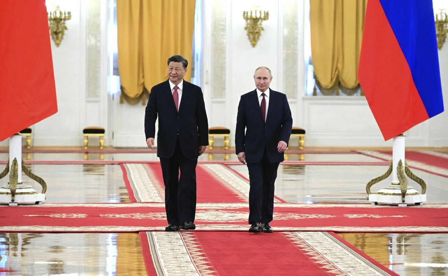 Kinijos prezidentas Xi Jinpingas ir Rusijos diktatorius Vladimiras Putinas. Kremliaus / „Scanpix“ nuotr.