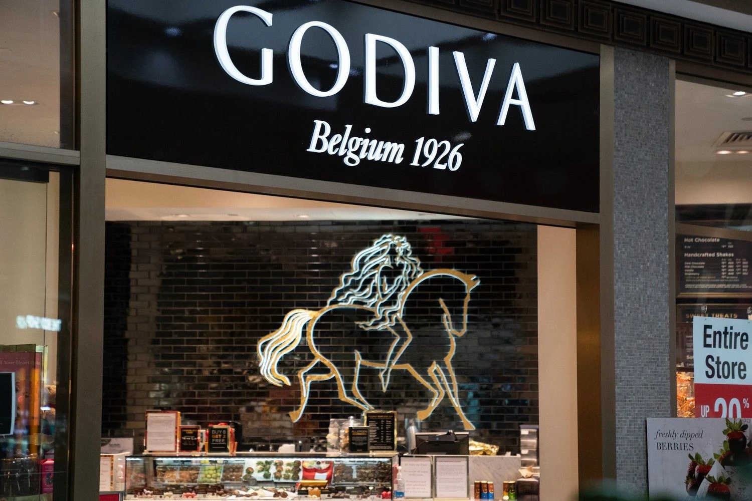 „Godiva“ visame pasaulyje planavo atidaryti 2.000 naujų kavinių, tačiau pandemija plėtrą užgniaužė. Elijah Nouvelage („Getty Images“ / „Scanpix“) nuotr.