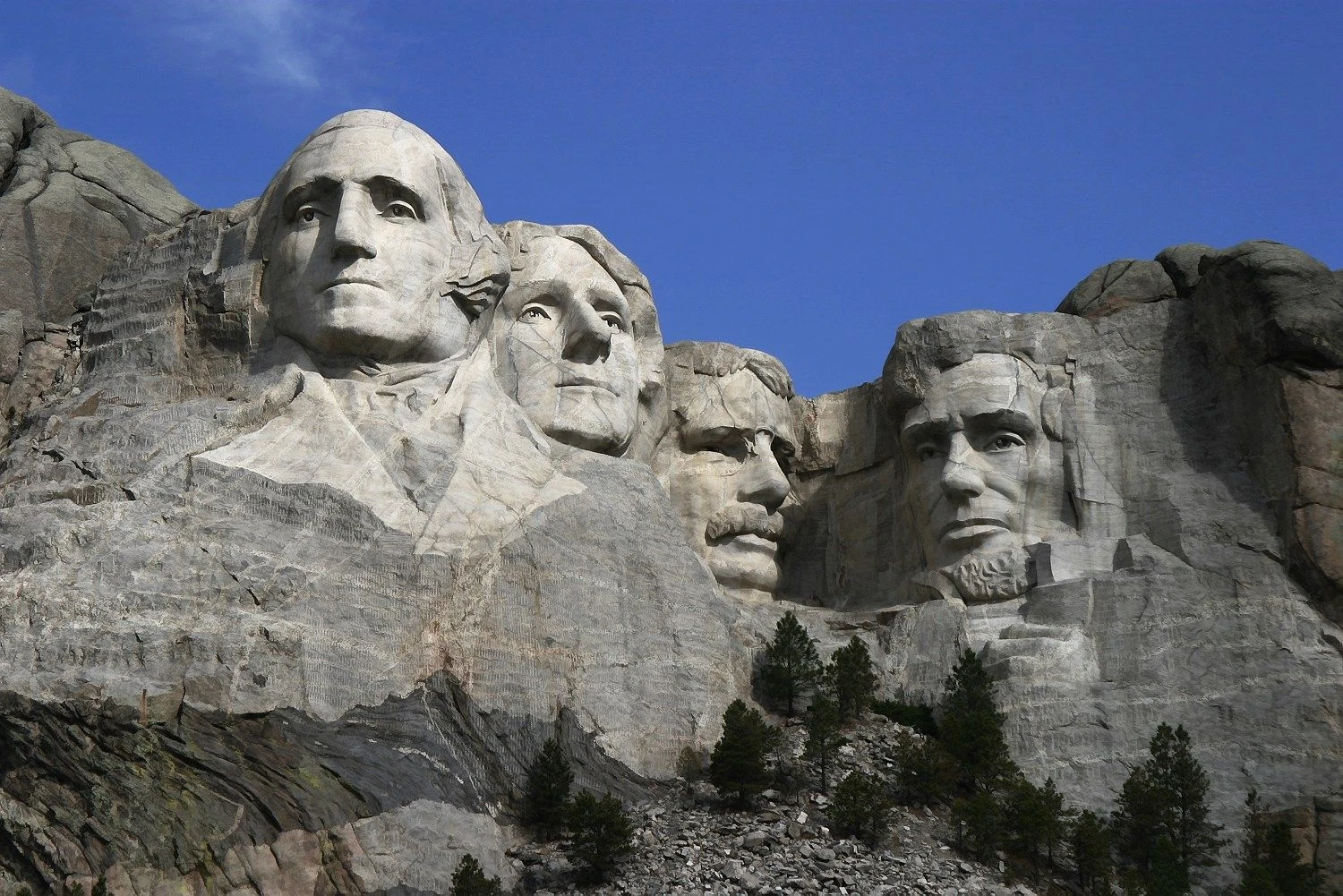 Iš kairės į dešinę : G.Washingtonas, T.Jeffersonas, T.Rooseveltas ir A.Lincolnas. „Wikimedia“ nuotr. 