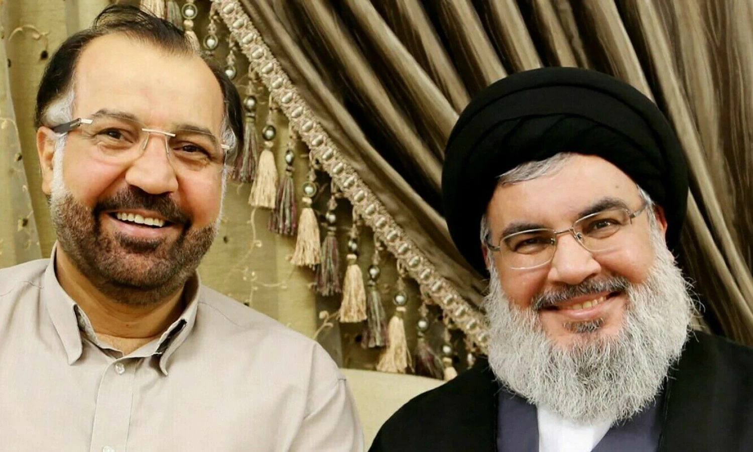 Izraelio Beirute nukautas „Hezbollah“ aukšto rango vadas F. Shukras (kairėje) ir grupuotės vadovas H. Nasrallah. „Scanpix“ nuotr.