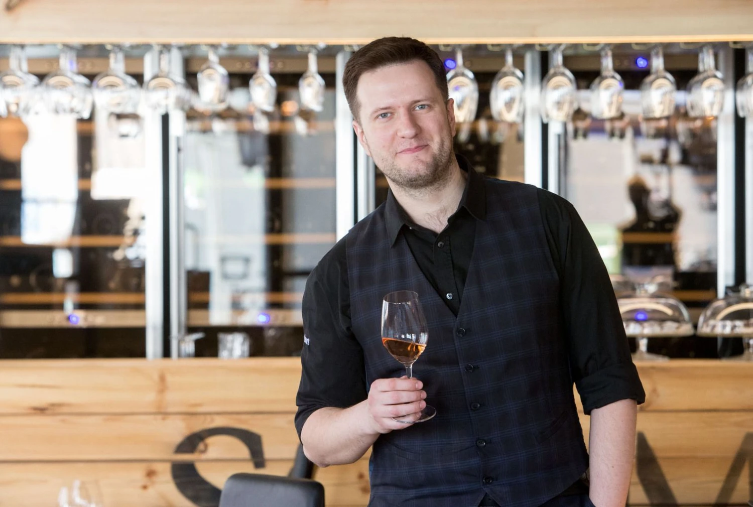 Baltijos šalių soemljė čempionas Narimantas Miežys, vyno baro „Somm“ vadovas. Juditos Grigelytės (VŽ) nuotr.