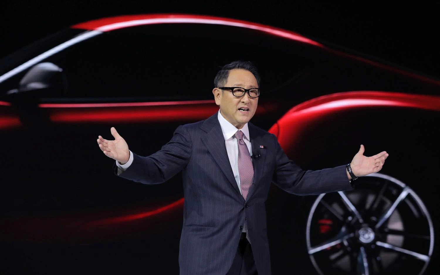 Akio Toyoda išreiškė abejonę, ar politikai supranta, ką jie kalba apie benzininius automobilius. „Reuters“ / „Scanpix“ nuotr.