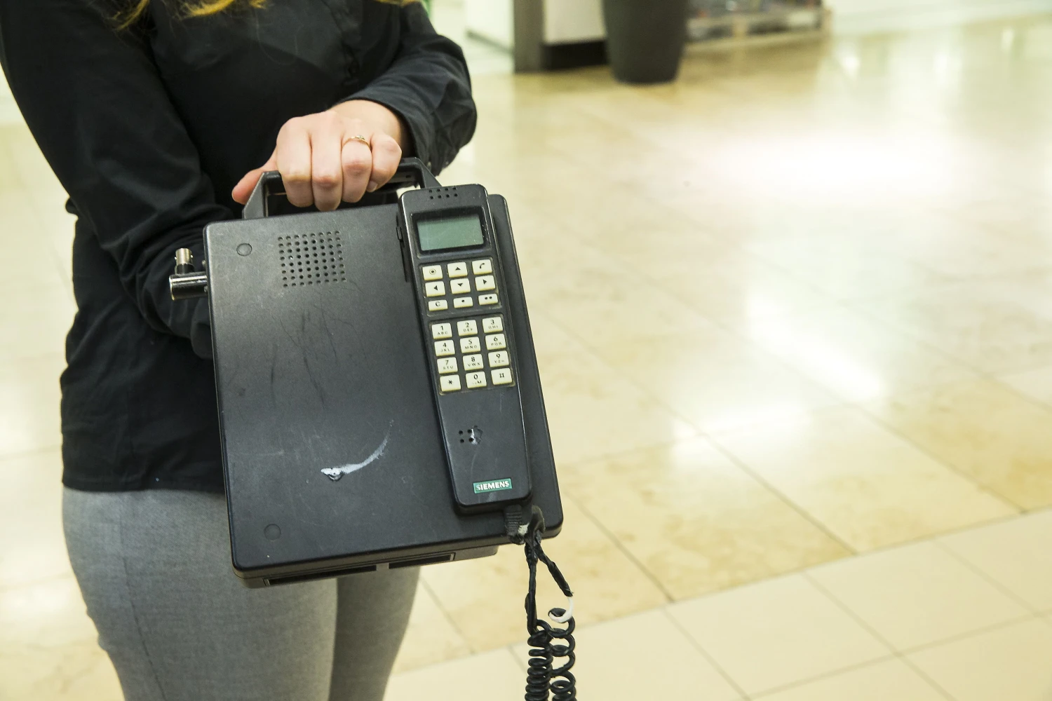  Mobilusis telefonas „Siemens C5“. Telefonas paskelbtas rinkoje 1987 metais. Vladimiro Ivanovo (VŽ) nuotr.