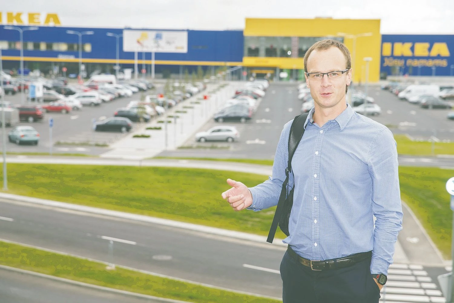 Statybų valdymo bendrovės „Incorpus“  direktorius Darius Čepokas: „Aikštelės statomos kuo didesnės, nes pardavimų piko metu, ypač prieš Kalėdas ar savaitgaliais jos apsprendžia  kiek pirkėjų maksimaliai gali aplankyti prekybos vietą“.
