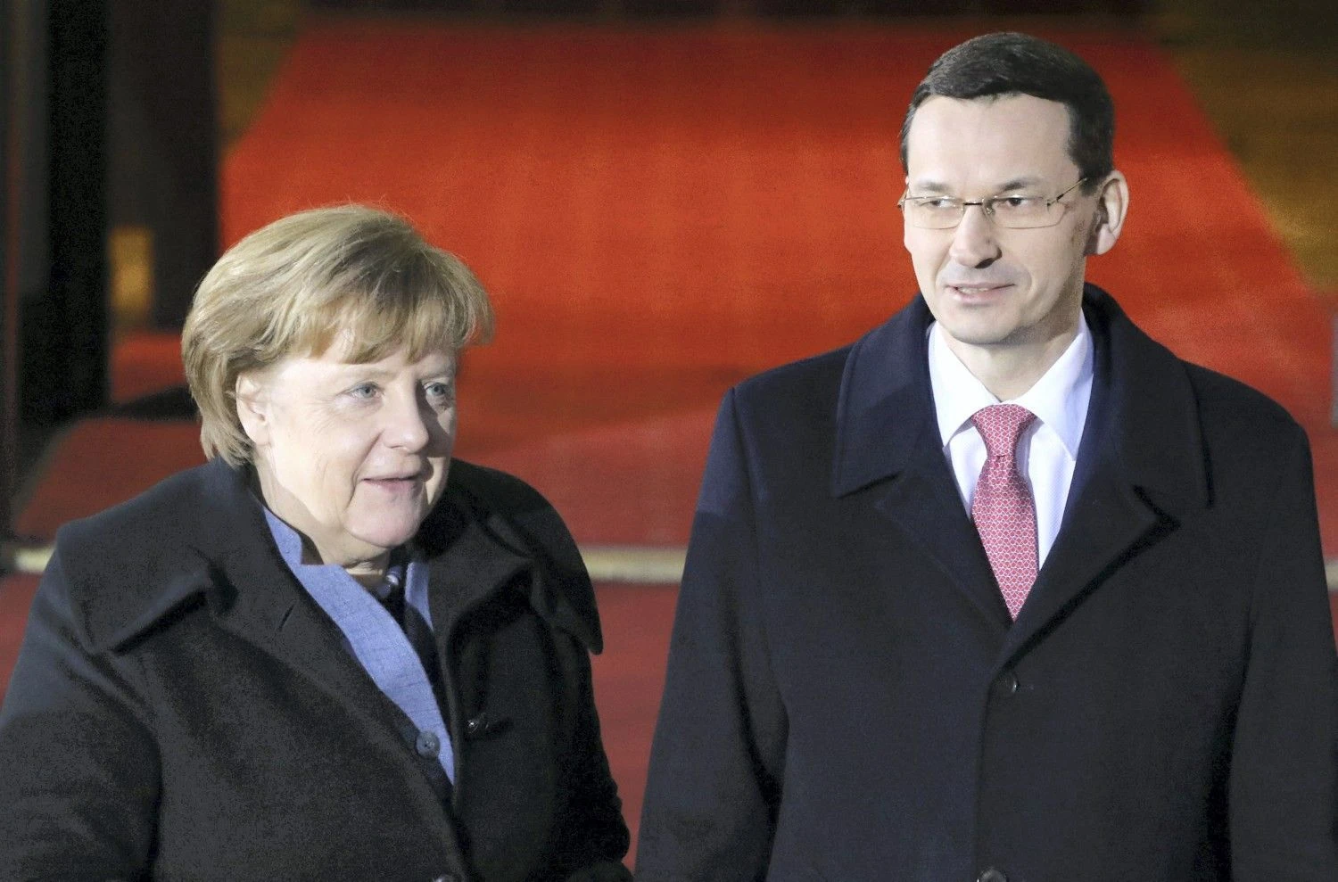 Angela Merkel, Vokietijos kanclerė, ir Mateuszas Morawieckis, Lenkijos premjeras, Varšuvoje. Slawomiro Kaminskio („Reuters“ / „Scanpix“) nuotr.