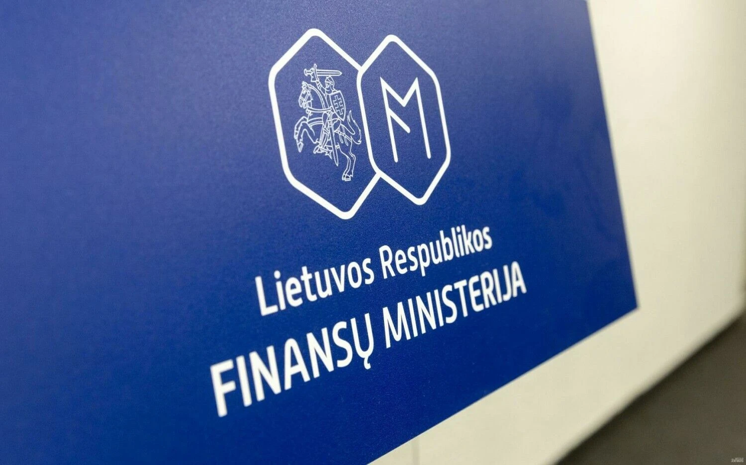 Finansų ministerijos iškaba. Juditos Grigelytės (VŽ) nuotr.