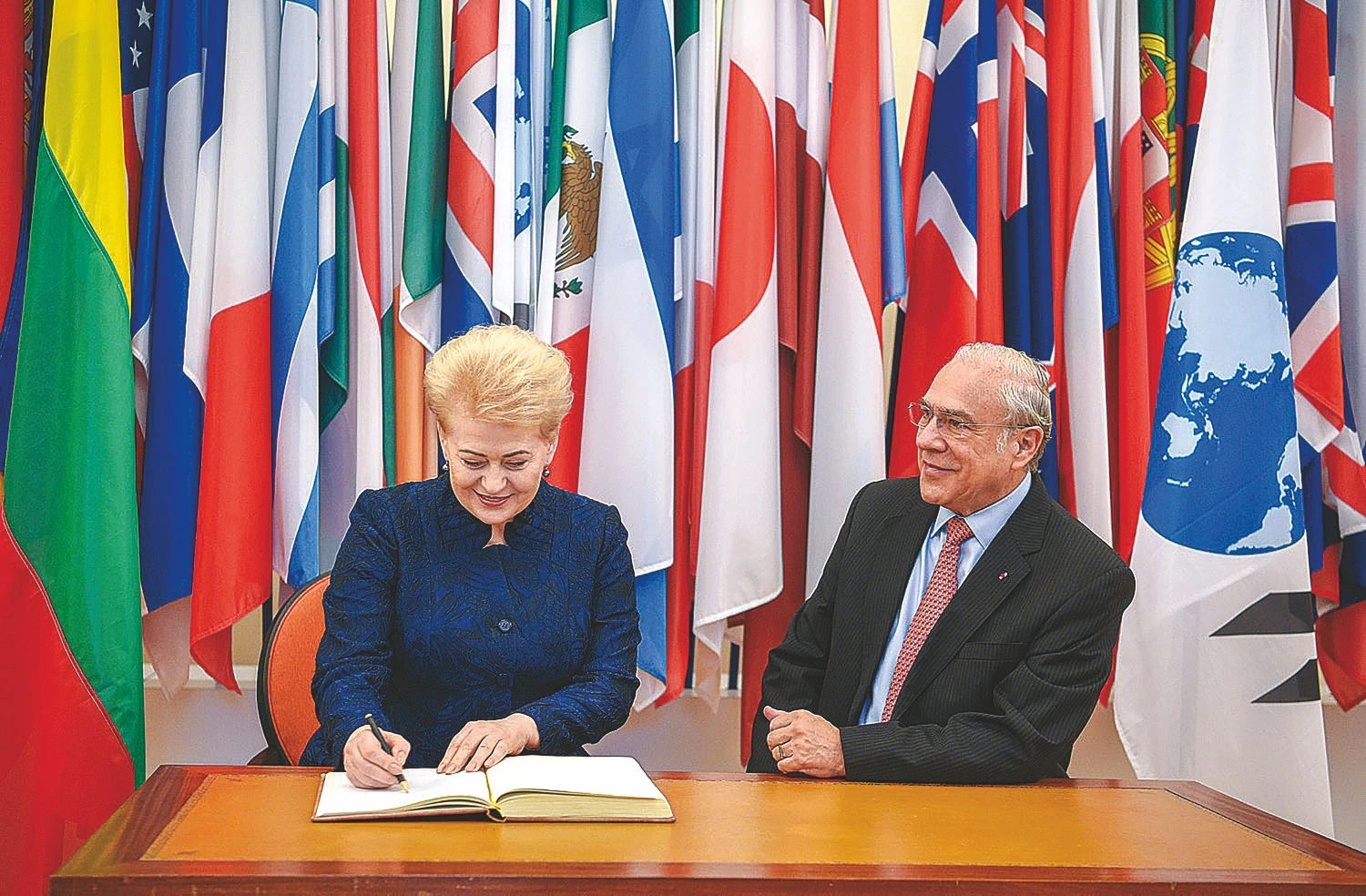 Prezidentė Dalia Grybauskaitė jau balandžio viduryje nuvyko į EBPO būstinę Paryžiuje ir susitikime su organizacijos vadovu Angeliu Gurria konstatavo, kad Lietuva baigė narystės derybas. 
ROBERTO DAČKAUS (PREZIDENTŪROS) nuotr.