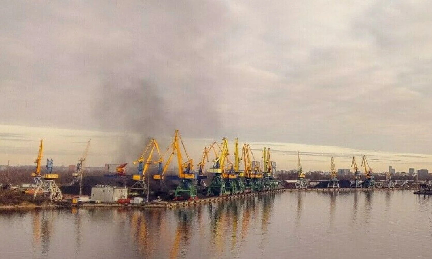 Anglies krova Rygos uoste. Vladimiro Ivanovo (VŽ) nuotr.