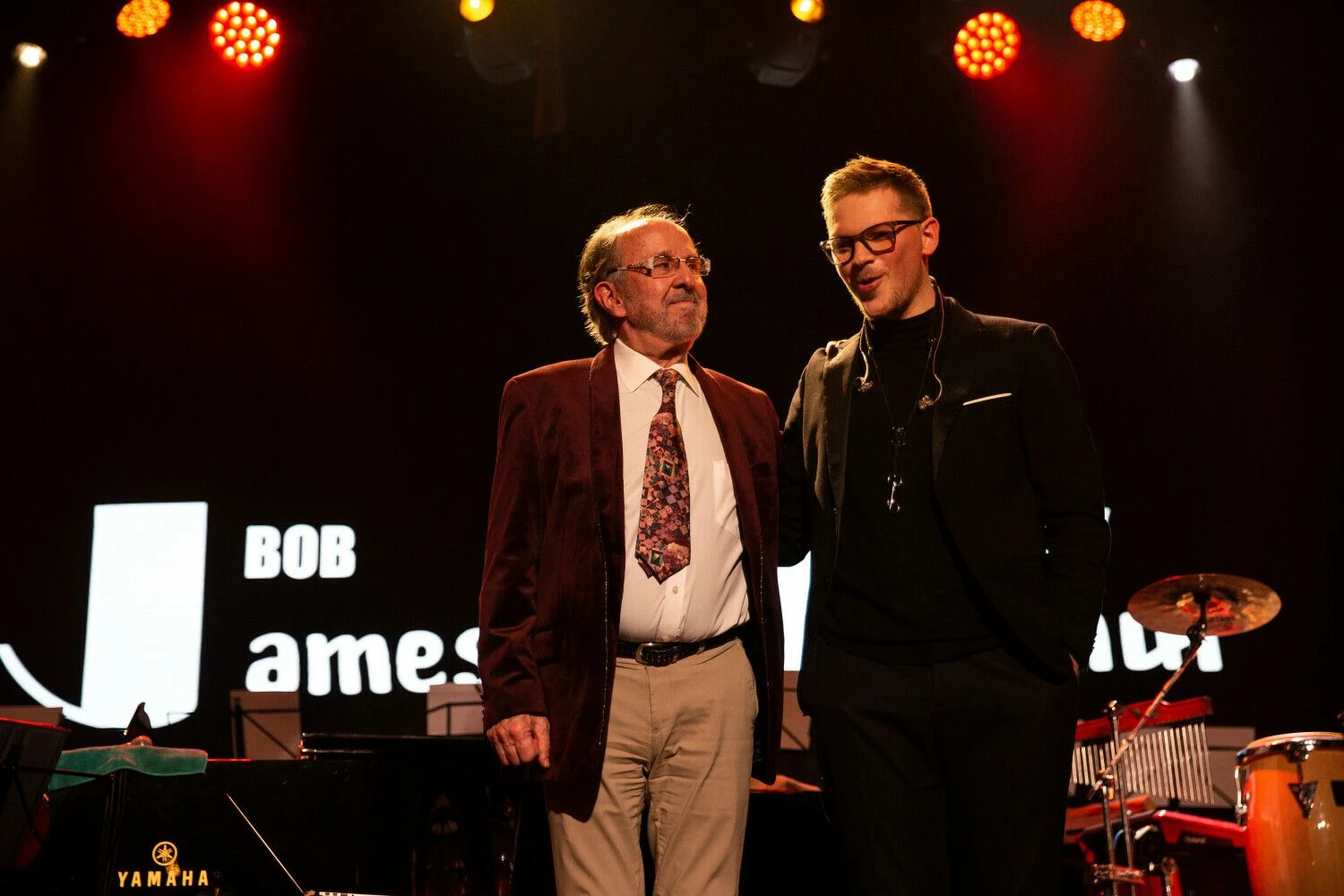 Amerikiečių džiazo pianistas, dviejų „Grammy“ apdovanojimų laureatas Bobas Jamesas ir ukrainiečių saksofonininkas Andrejus Chmutas. Rengėjų nuotr.