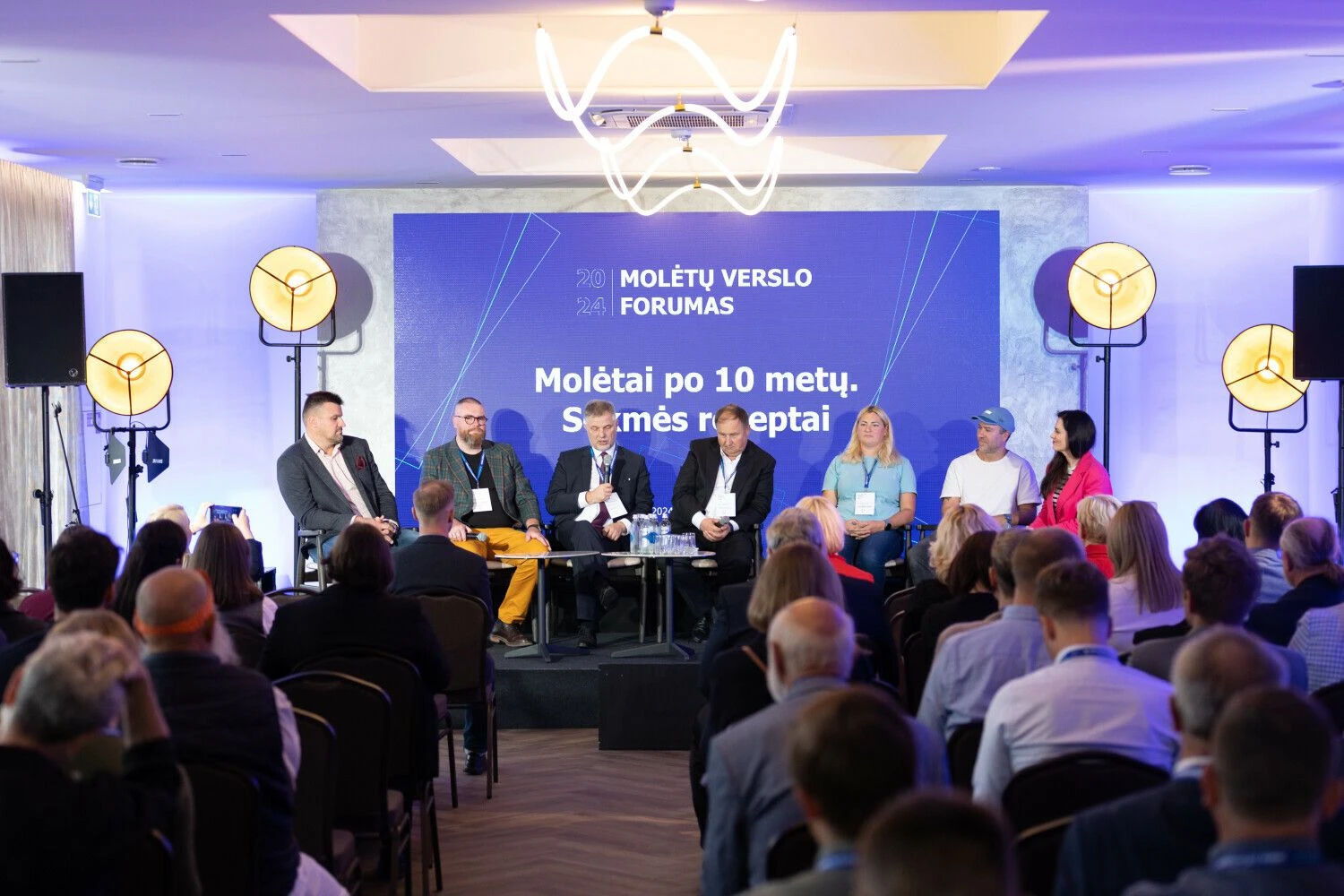Diskusijos dalyviai, iš kairės į dešinę - V.Štelbys, M.Dubnikovas, S.Jauneika, A.Paukštys, L.Leškevičiūtė, J.Duchovskis.