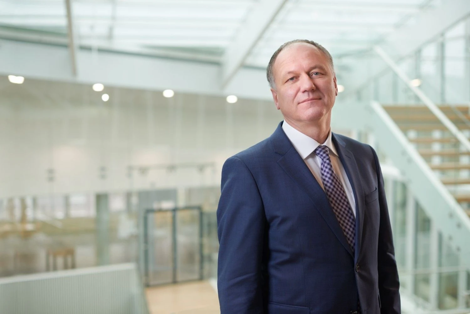 Dainius Pupkevičius, audito, mokesčių ir konsultavimo paslaugų UAB „KPMG Baltics“ patarėjas, sako, kad vis mažiau jaunų specialistų savo profesinę veiklą tapatina su konkrečia darbo vieta.