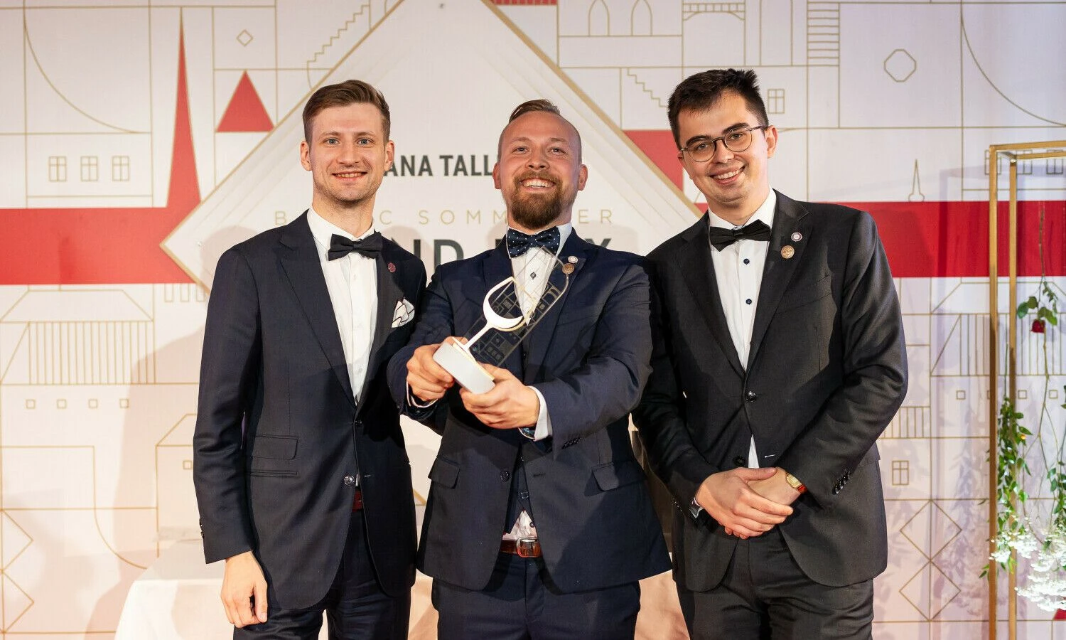 Baltijos šalių someljė čempionato laimėtojai (iš kairės): Yanas Bezruchka (Lietuva), Mikkas Parre ir Alexas Pogrebnoi (Estija). Sergejs Skripa'os nuotr.