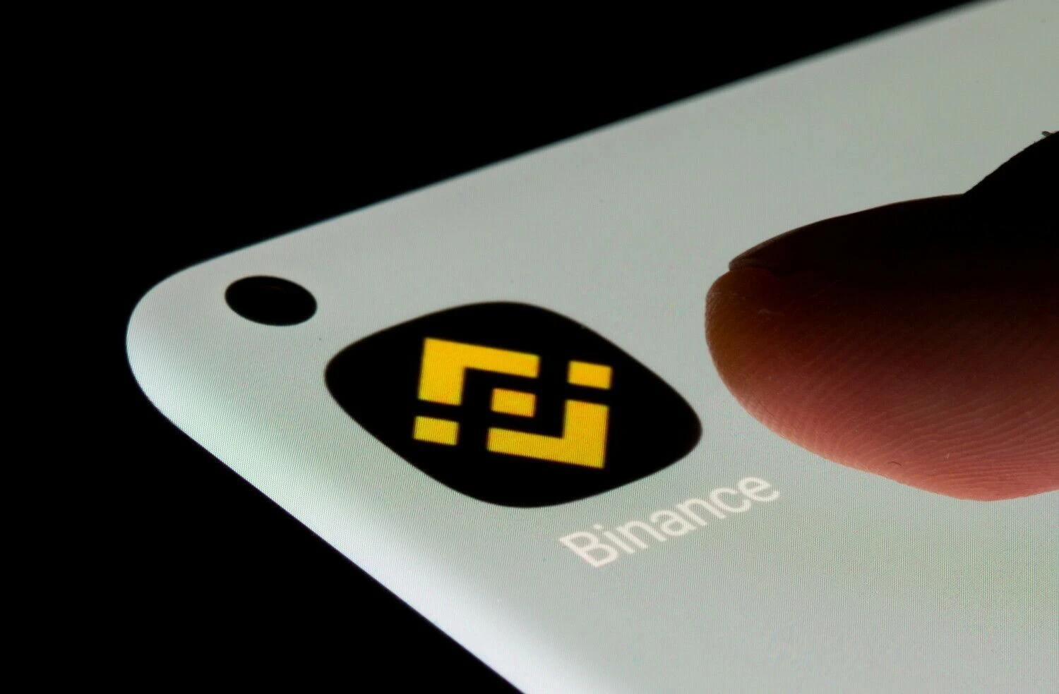 Kriptovaliutų keityklos „Binance“ logotipas. Dado Ruvico („Reuters“/„Scanpix“) nuotr.