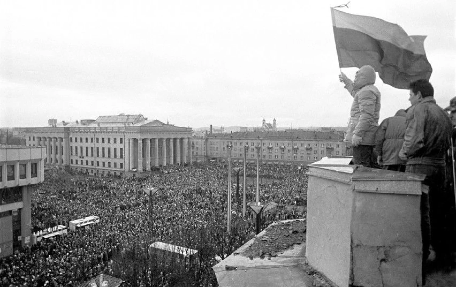 1991 m. sausis, prie LR Aukščiausios Tarybos. lrv.lt nuotr. 
