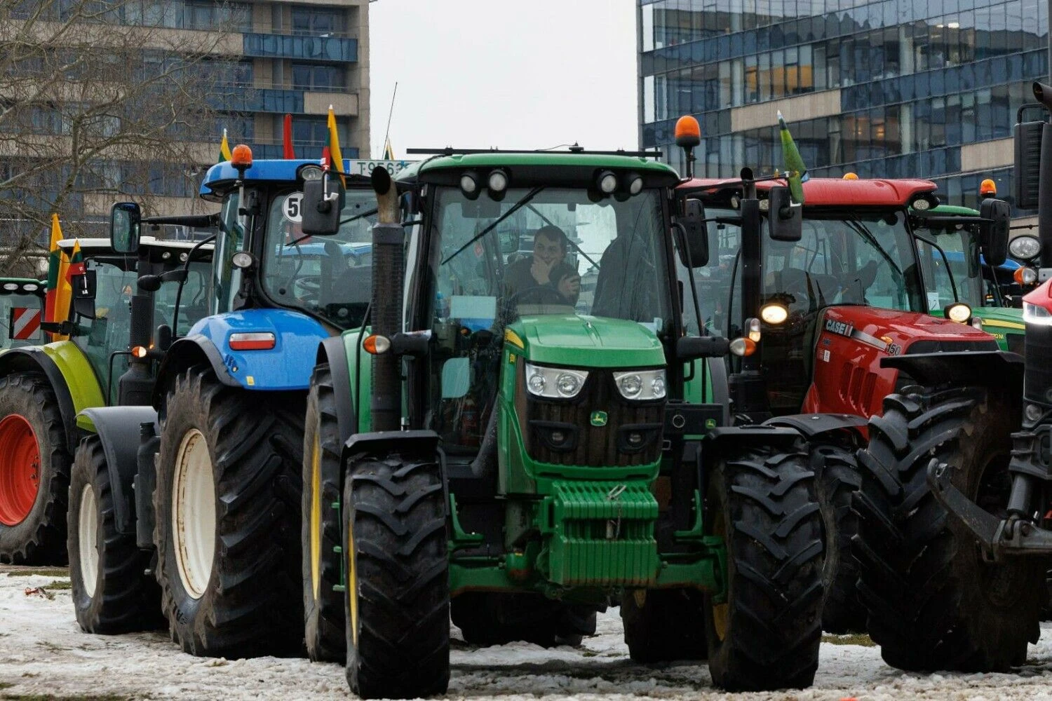 Sausį protestavę ūkininkai sugebėjo iš valdžios išpešti nuolaidų, kurios bus sprendžiamos Seimo neeilinėje sesijoje. Vladimiro Ivanovo (VŽ) nuotr.