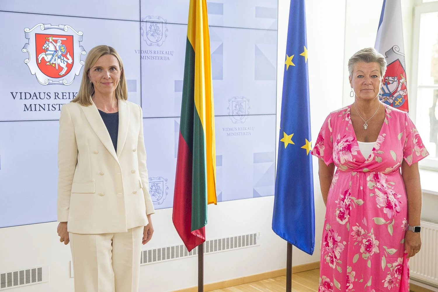 Vidaus reikalų ministrė Agnė Bilotaitė ir eurokomisarė Ylva Johansson. Roko Lukoševičiaus („15min.lt“/„Scanpix“) nuotr. 
