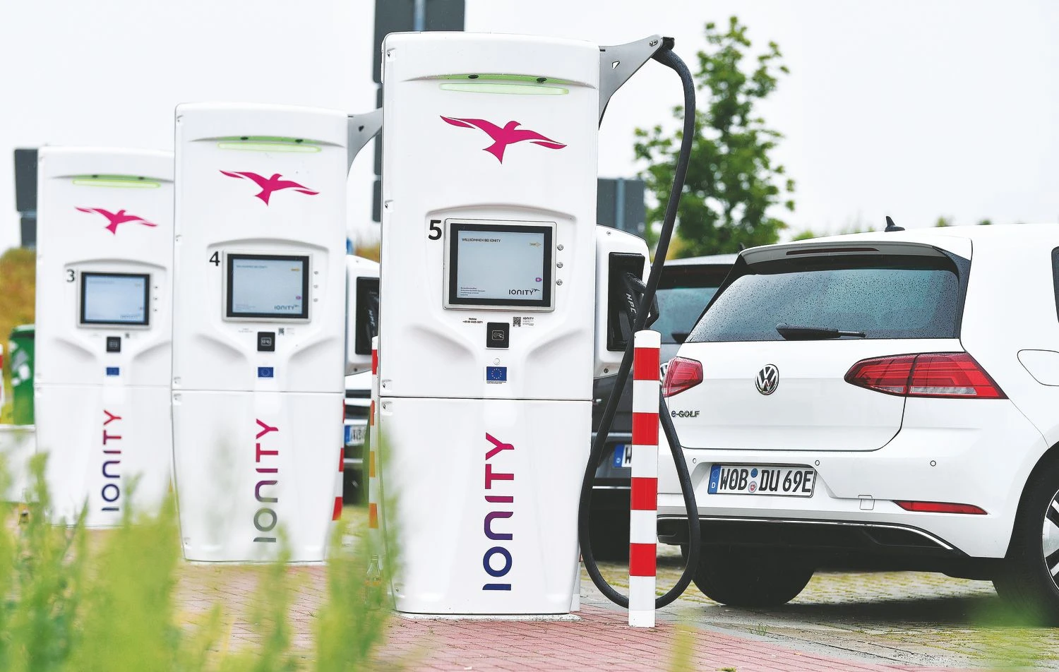 „Ionity“ elektromobilių įkrovos stotelė. Martino Schutto (AP / „Scanpix“) nuotr.