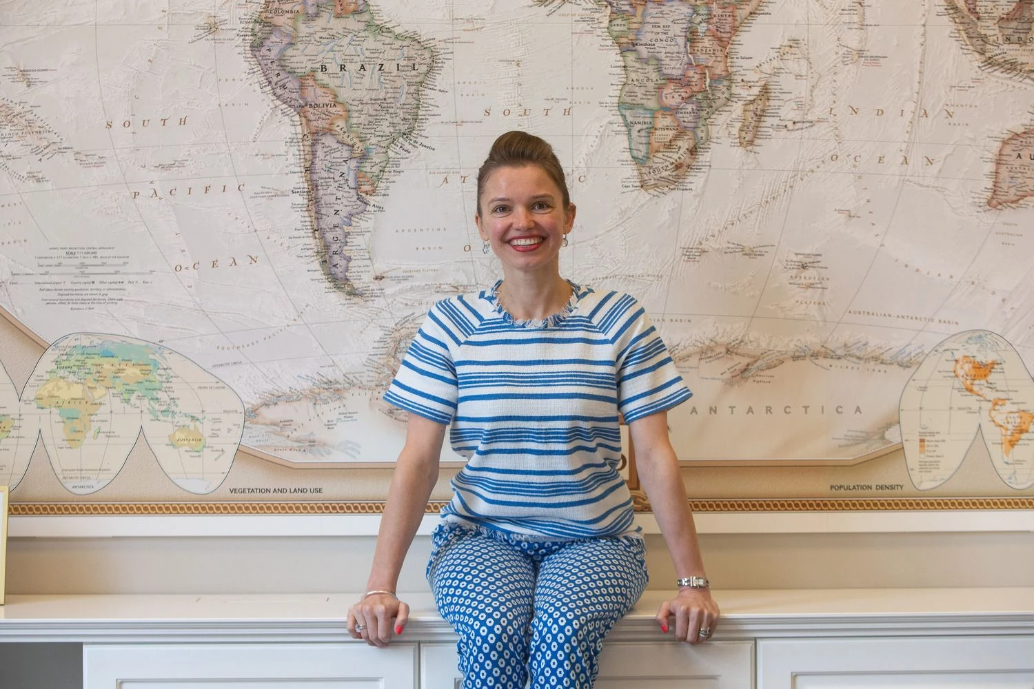 Rasa Levickaitė, „Baltic Tours Group“ projektų vadovė, sako, kad radusi, jos manymu, tinkamą skelbimą, tardavosi su darbuotoju, ar šis norėtų pabandyti kandidatuoti. Vladimiro Ivanovo (VŽ) nuotr.