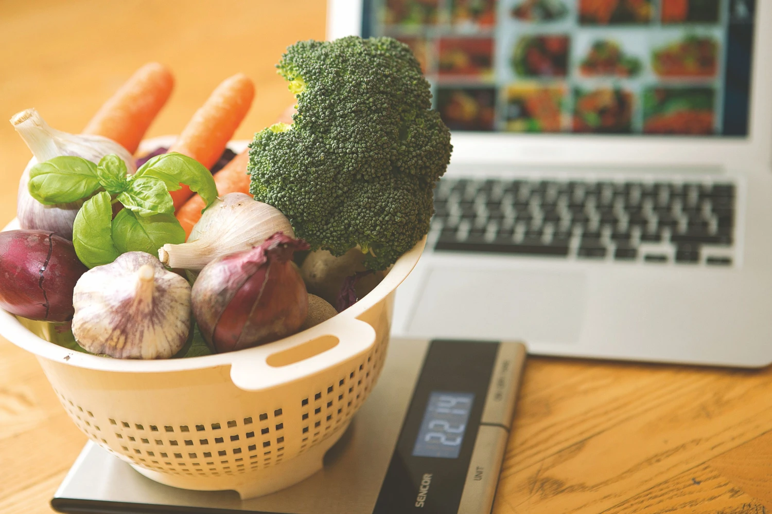 Maisto atsiėmimo numatytose prekybos vietose paslauga Lietuvoje populiari tuose miestuose, kuriuose pirkėjai neapsiperka turguose. Juditos Grigelytės (VŽ) nuotr.