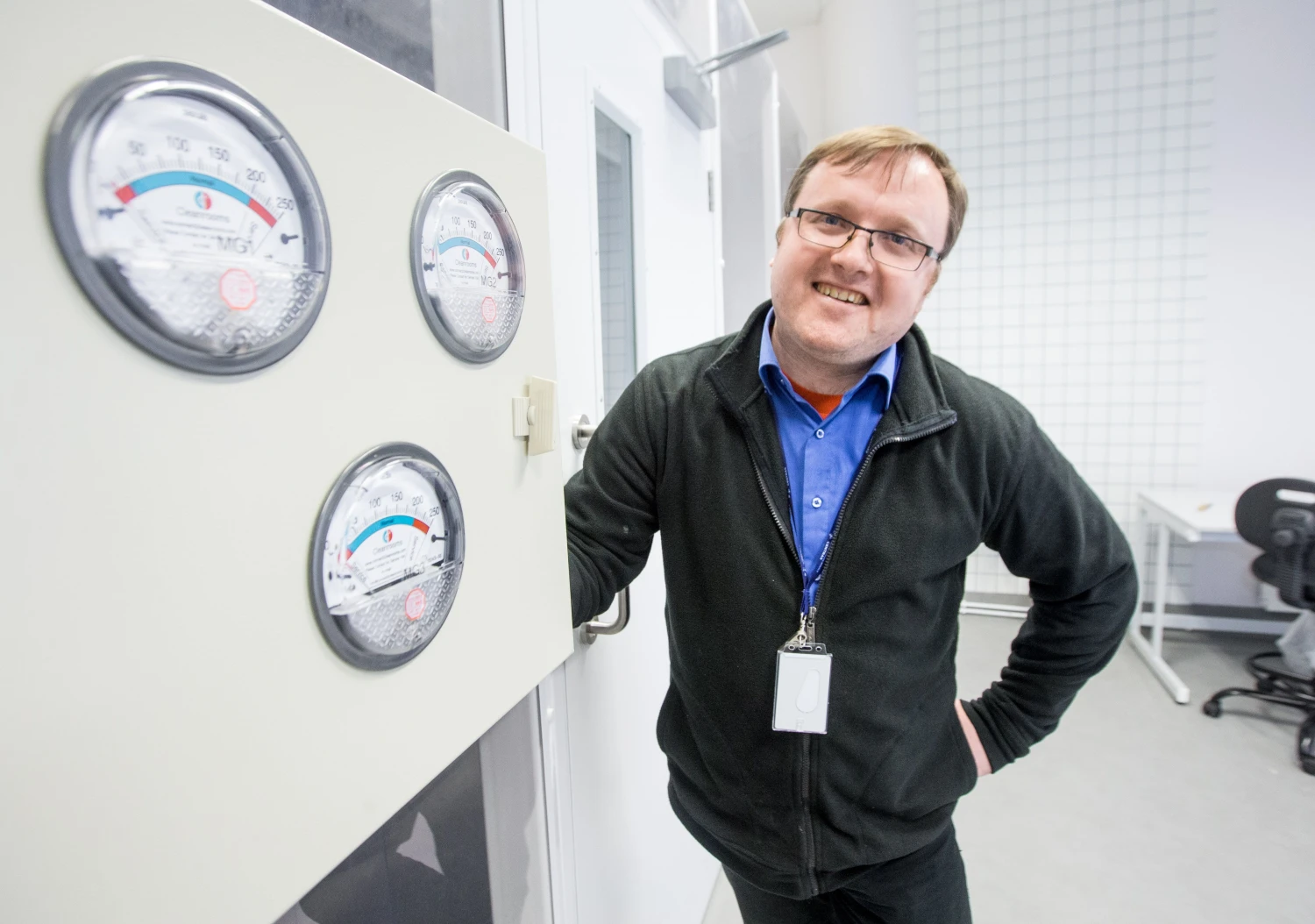 Sergejus Orlovas, Fizinių ir technologijos mokslų centro vyriausiasis mokslo darbuotojas ir Fotoninių technologijų industrinės laboratorijos vadovas: „Atrodo, 25 metai yra pakankamai daug, bet vis dar į vietas nesusistatė prioritetai. Suvokimas, kad svarbu ne popieriukas, o realios praktinės žinios, labai lėtai ateina.“
Juditos Grigelytės (VŽ) nuotr.