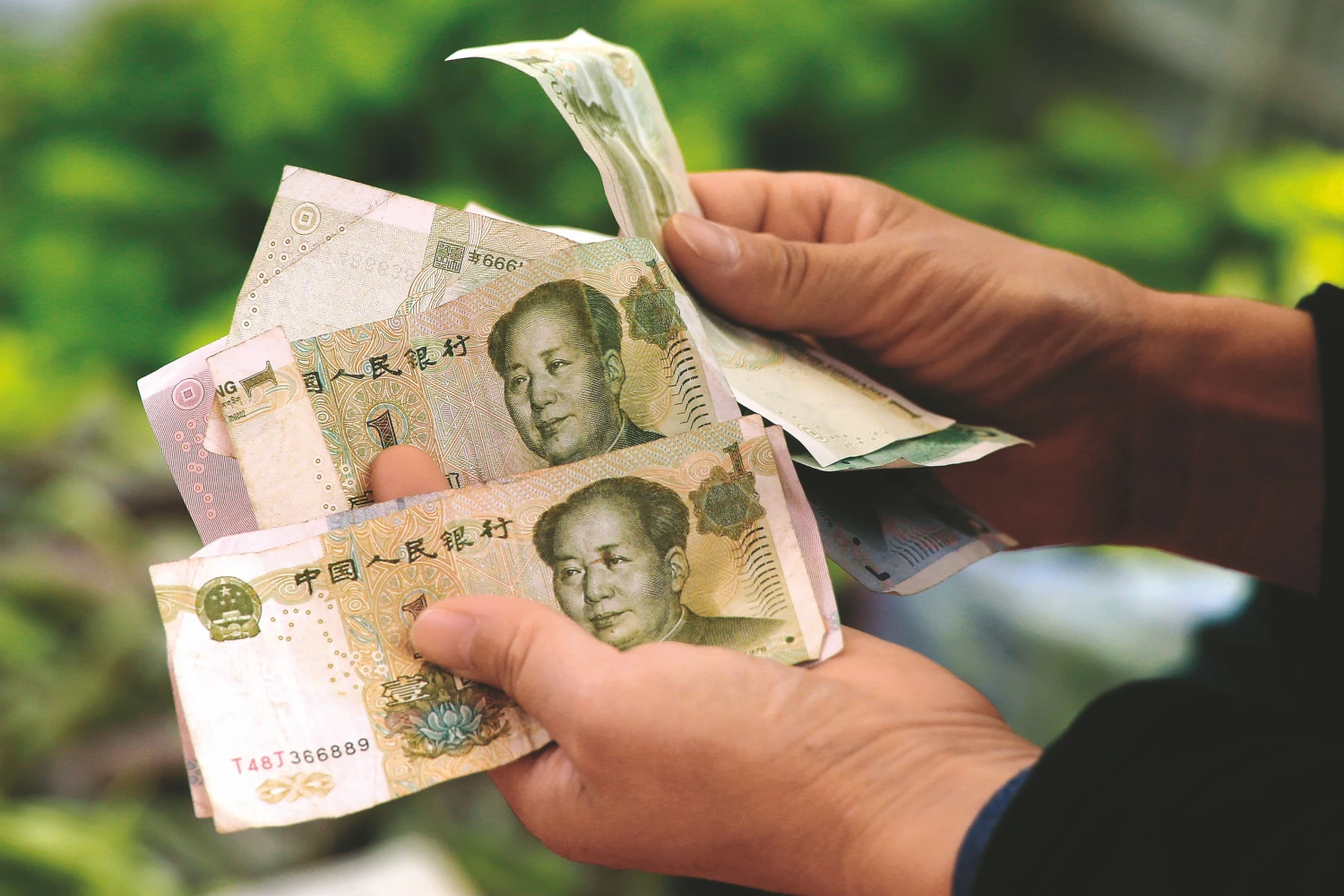 Didėjantis gyventojų skaičius Kinijoje verčia ieškoti apsirūpinimo maistu šaltinių ir investuoti milžiniškas sumas svetur.
Kim Kyung-HoonO („Reuters“ / „Scanpix“) nuotr.