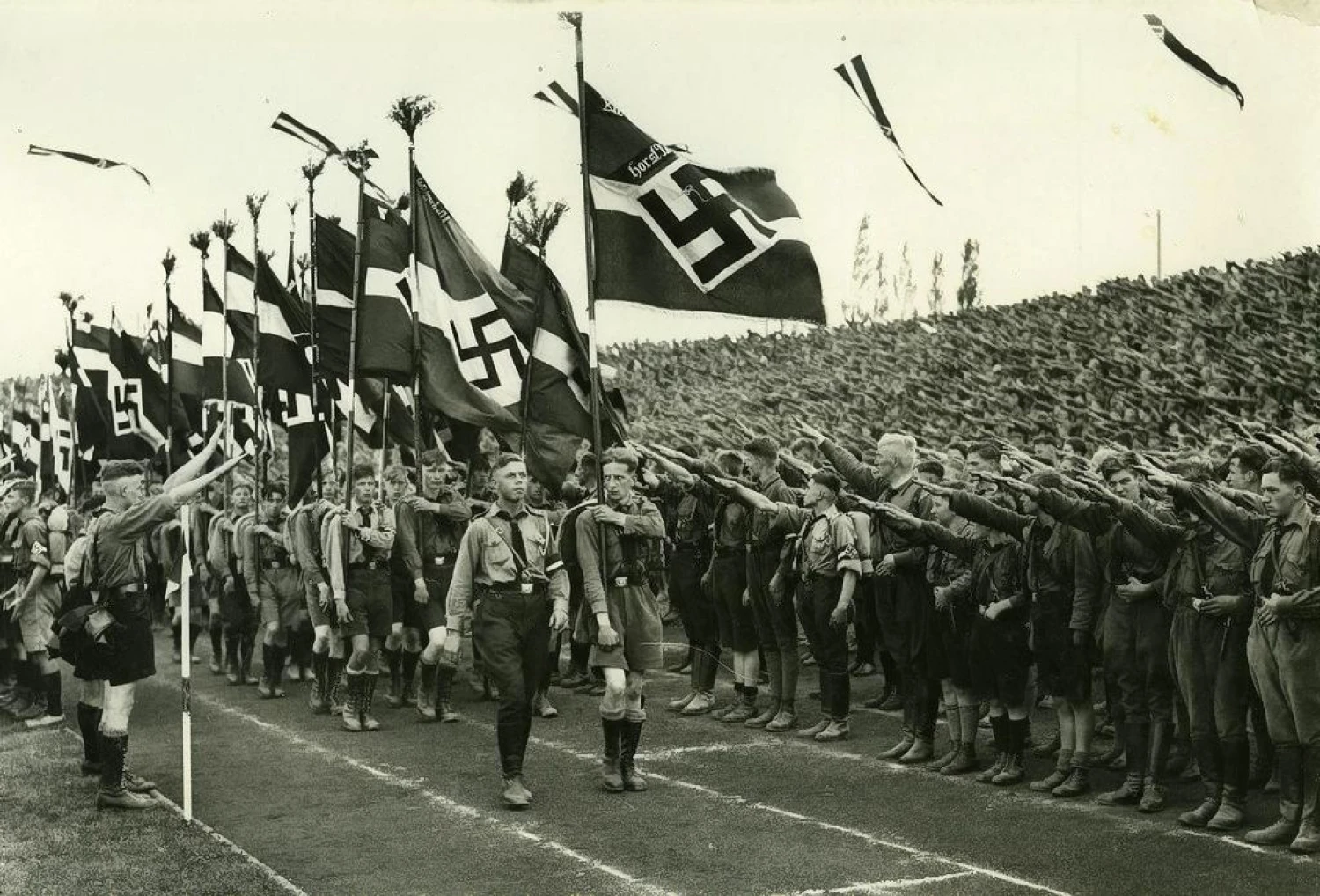 Hitlerjungendas buvo milijoninis judėjimas. 1940-aisiais hitlerjungendas tapo prievole visiems arijų vaikams. LEMO nuotr. 