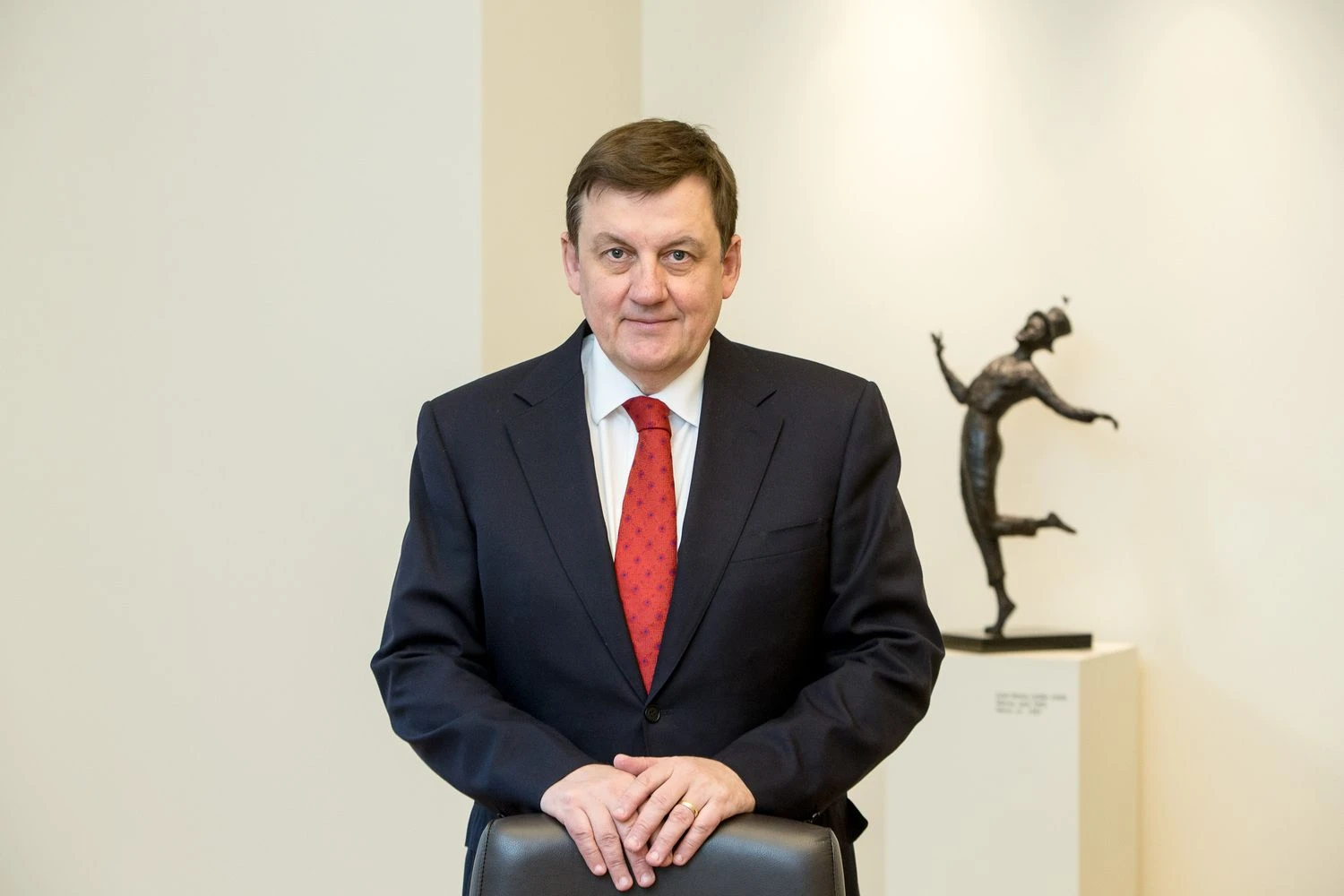 Rolandas Valiūnas, advokatų kontoros „Ellex Valiunas“ vadovaujantysis partneris: „Ilgą laiką laikiausi pozicijos, kad kai du atsakingi, vaikas be galvos, bet gyvenimas keičiasi“. 
Vladimiro Ivanovo (VŽ) nuotr.