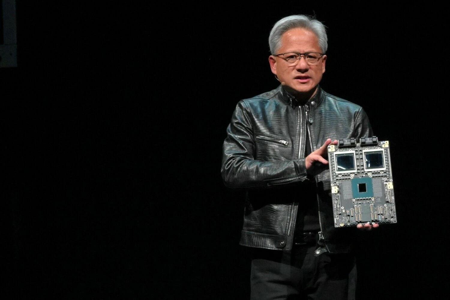 Jensenas Huangas, „Nvidia“ vadovas, pristato būsimos „Blackwell“ lustų architektūros produktus. Samo Yeh (AFP / „Scanpix“) nuotr.