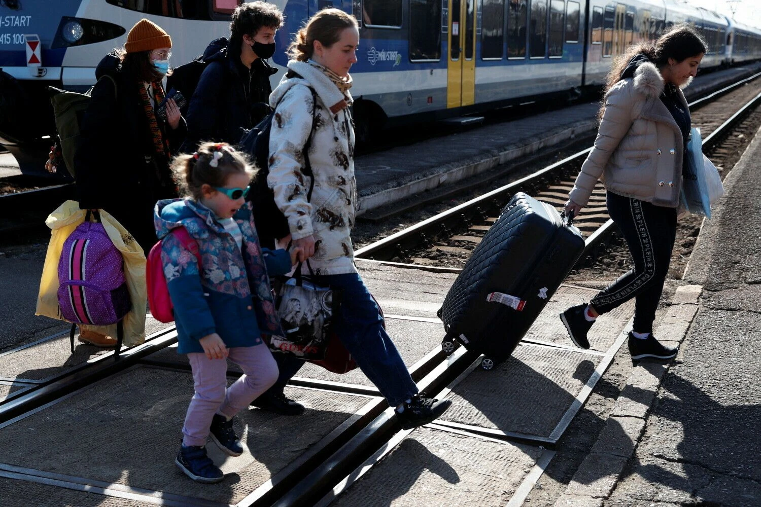Ukrainiečių karo pabėgėliai atvyksta į Vengriją. Bernadettos Szabo („Reuters“/„Scanpix“) nuotr.