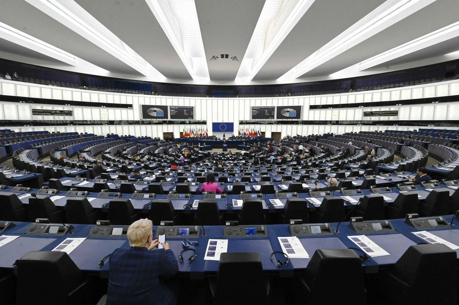 Europos Parlamento sesijoje Strasbūre balsuojama dėl pagalbos Ukrainai ir Rusijos pripažinimo terorizmą remiančia šalimi. Fredericko Florino (AFP / „Scanpix“) nuotr.