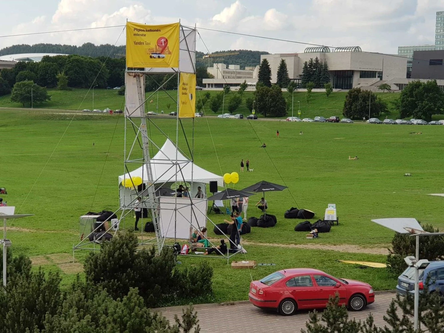 „Yandex.Taxi“ reklama Vilniaus mieste. Vilniaus savivaldybės nuotr.