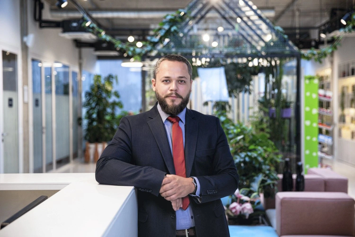 Kazimieras Sadauskas, „NRD Cyber Security“ atvirųjų šaltinių žvalgybos (OSINT) ekspertas: „Kritiškai vertinkite viską, ką internete gaunate nemokamai. Dažnai už turinį sumokame savo asmeniniais duomenimis, kurie ne visada naudojami legaliai“. Bendrovės nuotr.
