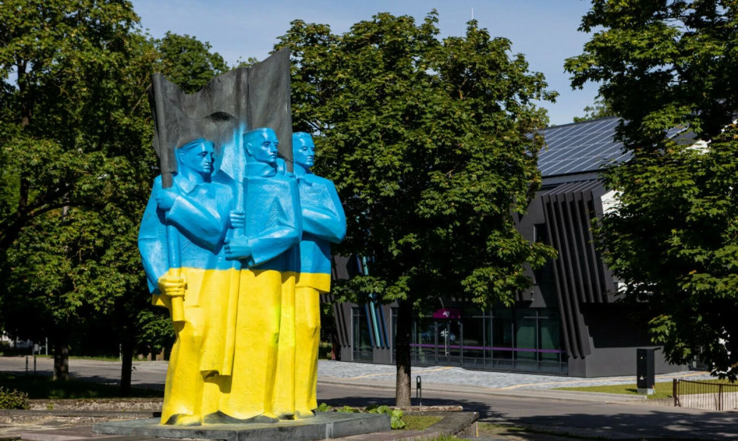 Paminklas „Vėliavnešiai“ Ukmergėje / Pauliaus Peleckio / BNS nuotr.