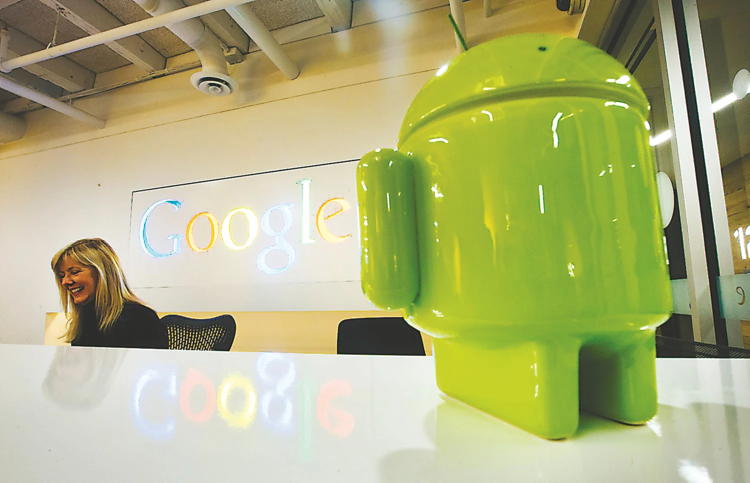 „Android“ užima per 80% pasaulinės mobiliųjų įrenginių operacinių sistemų rinkos ir per 90% – Europos rinkos.
Marko Blincho („Scanpix“ / „Reuters“) nuotr.