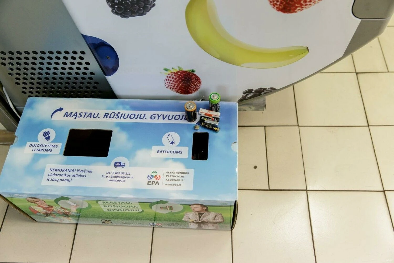 Dėžutė smulkioms elektronikos atliekoms rūšiuoti. Vladimiro Ivanovo (VŽ) nuotr.