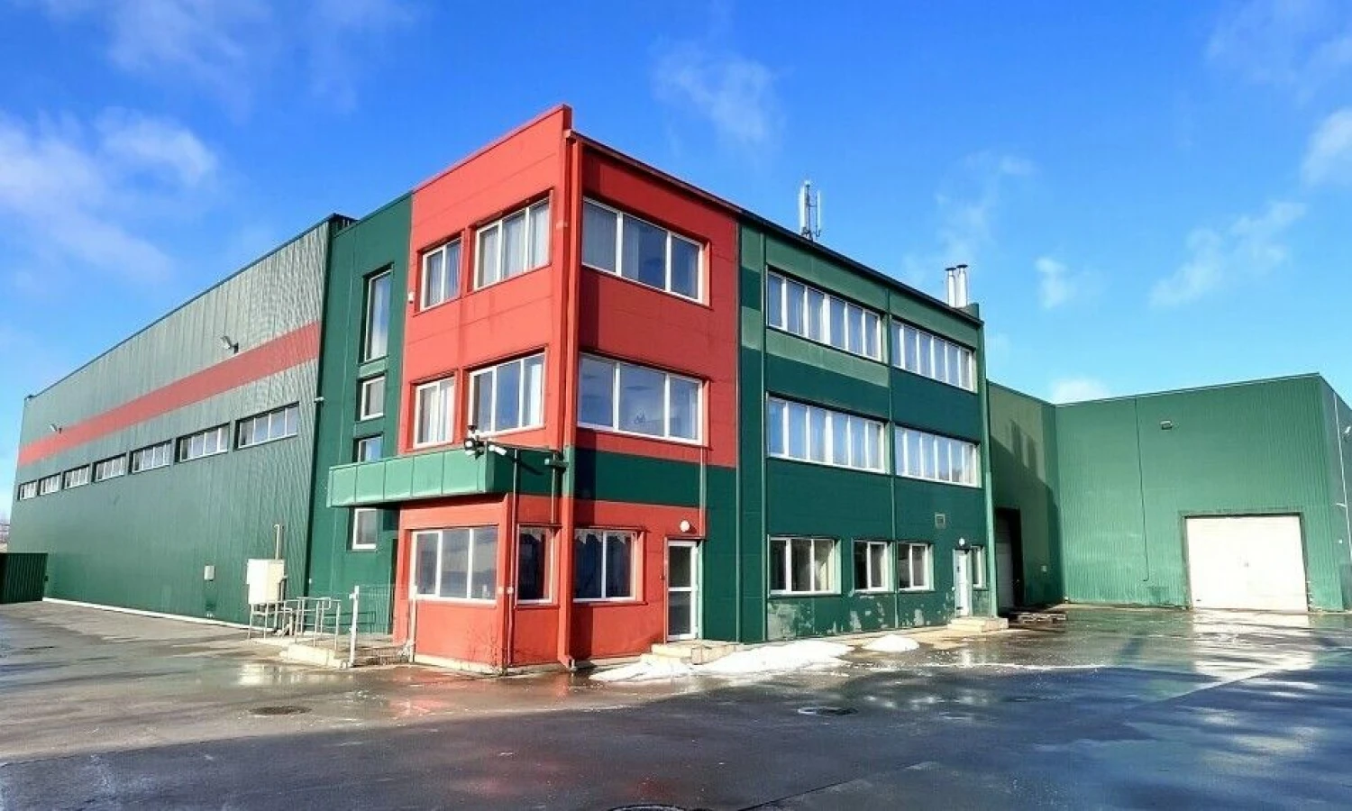 Naujasis automobilių centras Panevėžyje. Įmonės nuotr.