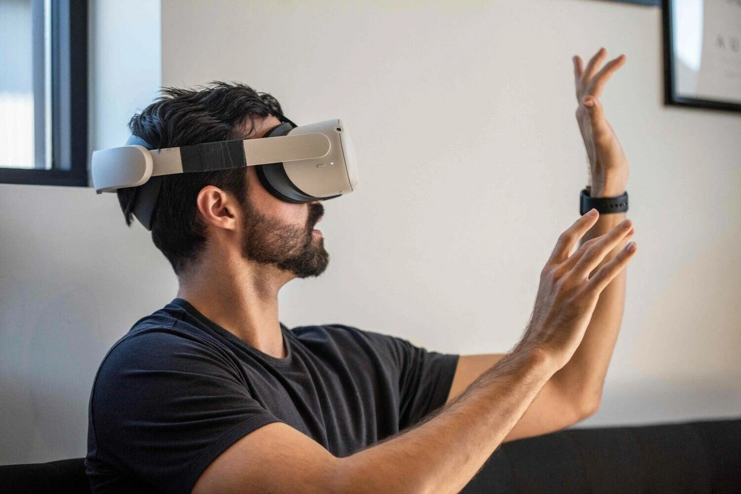 Virtualios realybės įrenginys „Oculus Quest“ 2. Sergio Floreso (AFP/ „Scanpix“) nuotr.