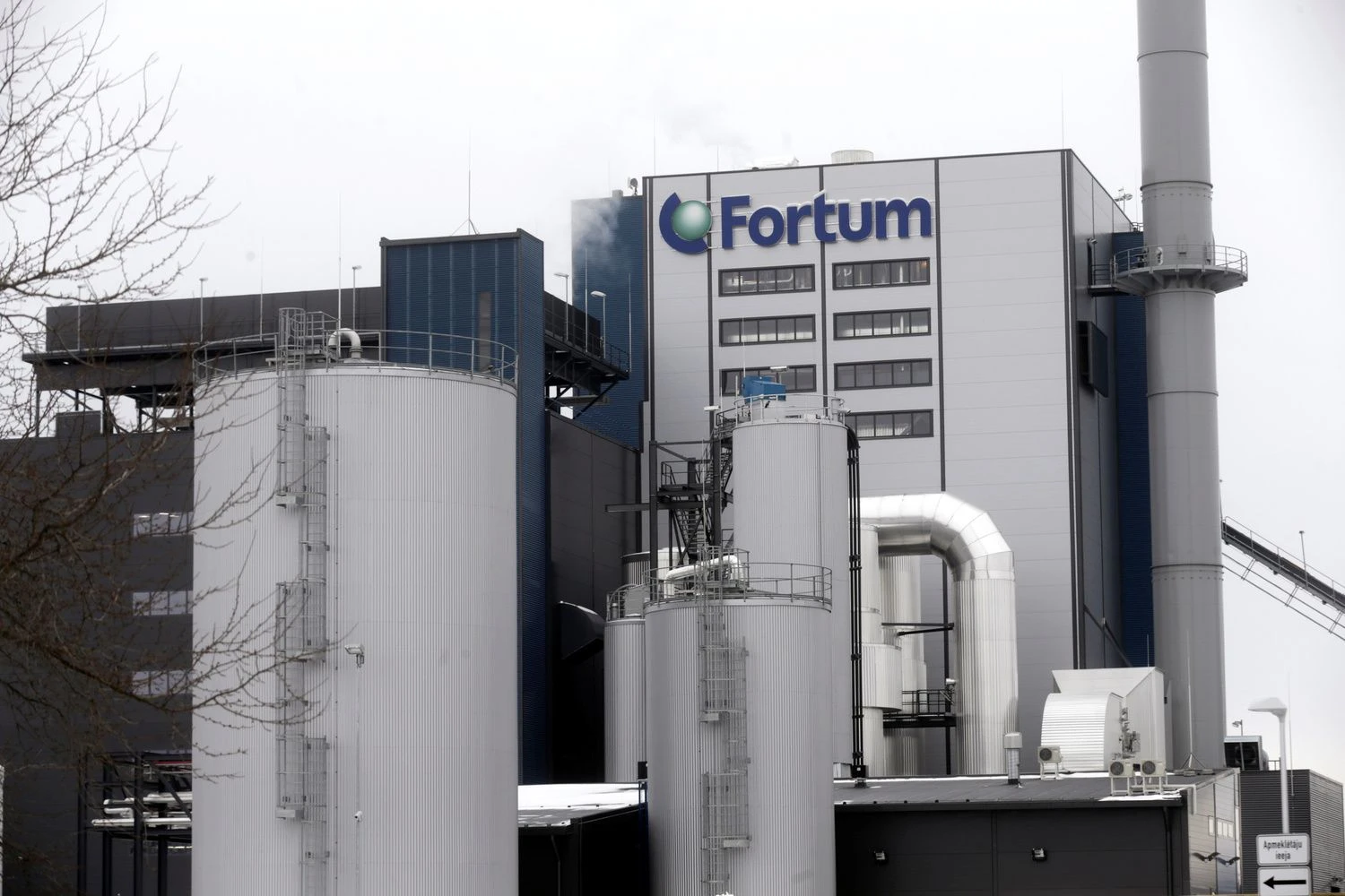 „Fortum“ biokuru kūrenama kogeneracinė jėgainė Jelgavoje, Latvijoje. Into Kalninio („Reuters“ / „Scanpix“) nuotr.