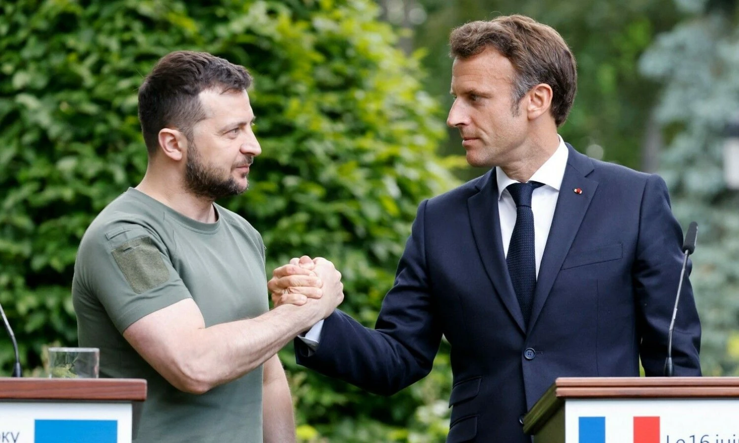 Volodymyras Zelenskis, Ukrainos prezidentas, ir Emmanuelis Macronas, Prancūzijos prezidentas. Ludoviciaus Marino (AFP / „Scanpix“) nuotr.